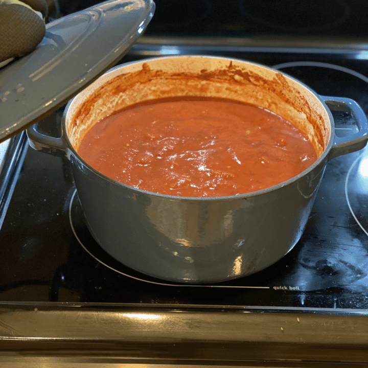Dutch oven spaghetti sauce